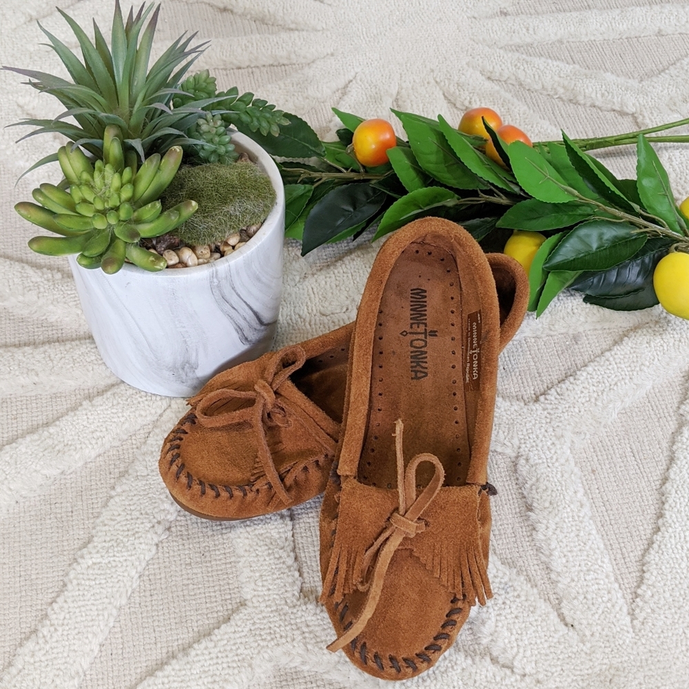 Minnetonka Kilty Moccasin Size 6